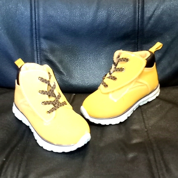 Wonder Nation Kids Work Boots- Size 7 - Picture 2 of 9